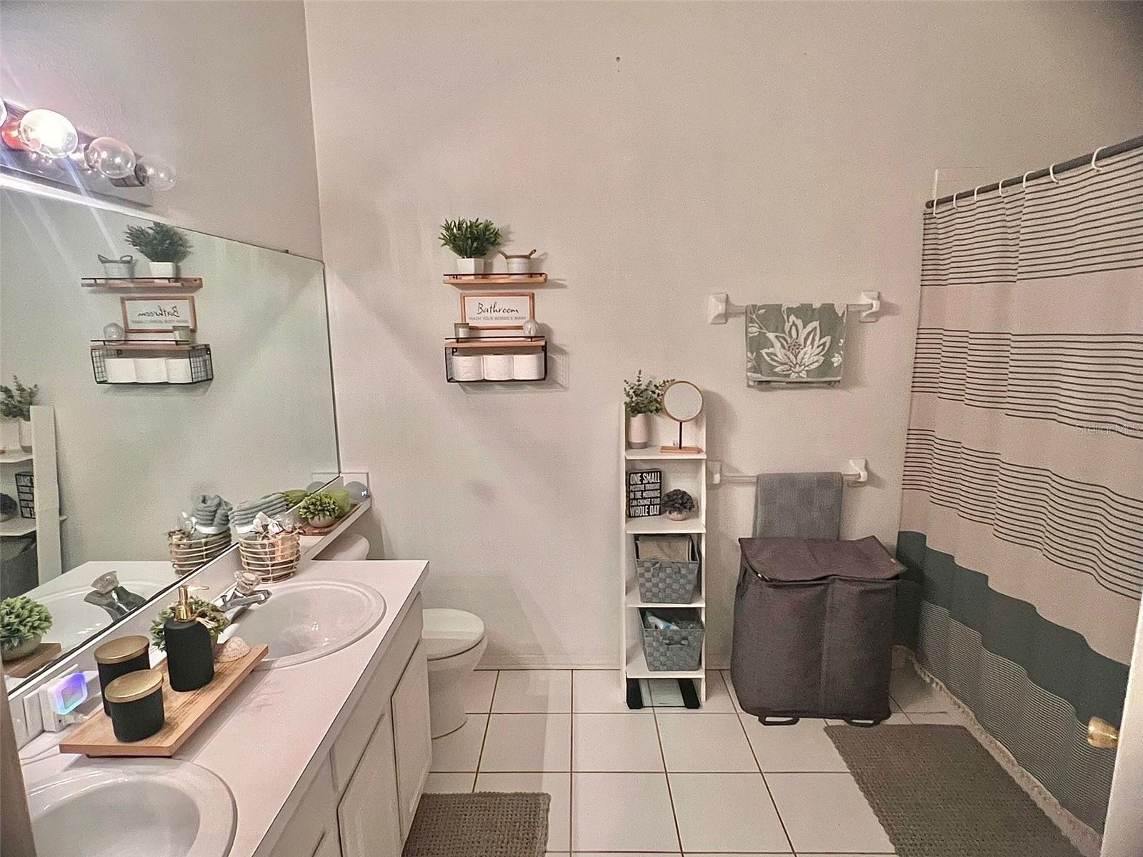 REGENCY KEY TWNHMS - Residential Lease