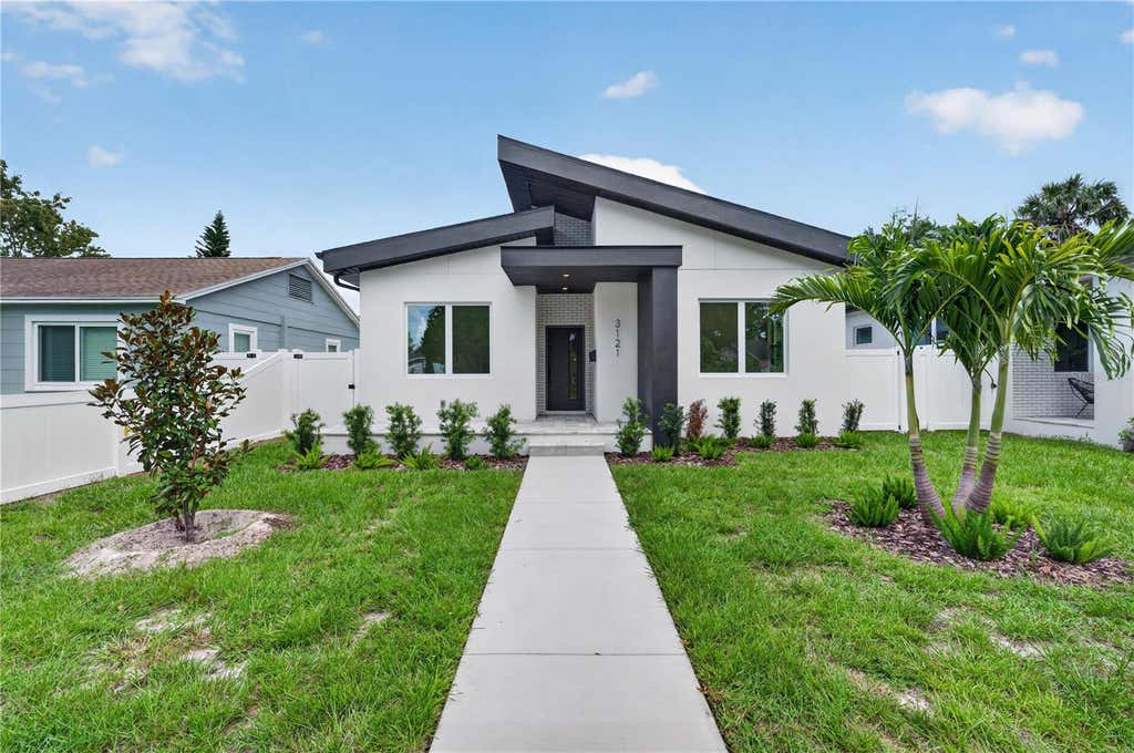 Photo of 3121 Queen Street N, St Petersburg, FL 33713 (MLS # TB8540825)