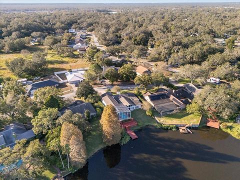 A home in LAKELAND