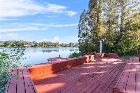 A home in LAKELAND