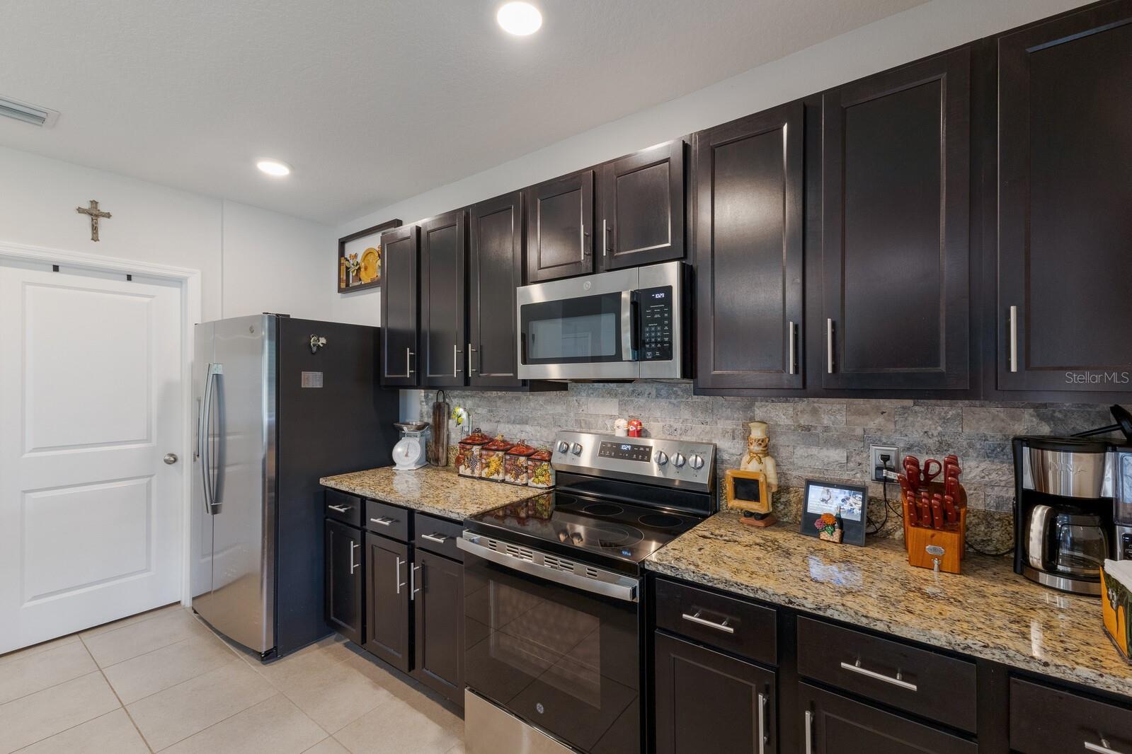 DEL TIERRA PH IV-B & IV-C - Residential Lease