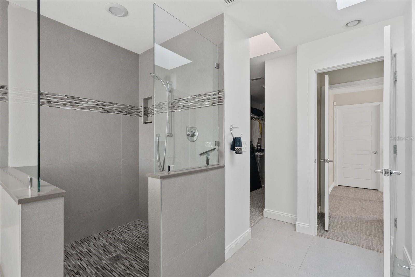 BAY ISLAND SHORES - Residential