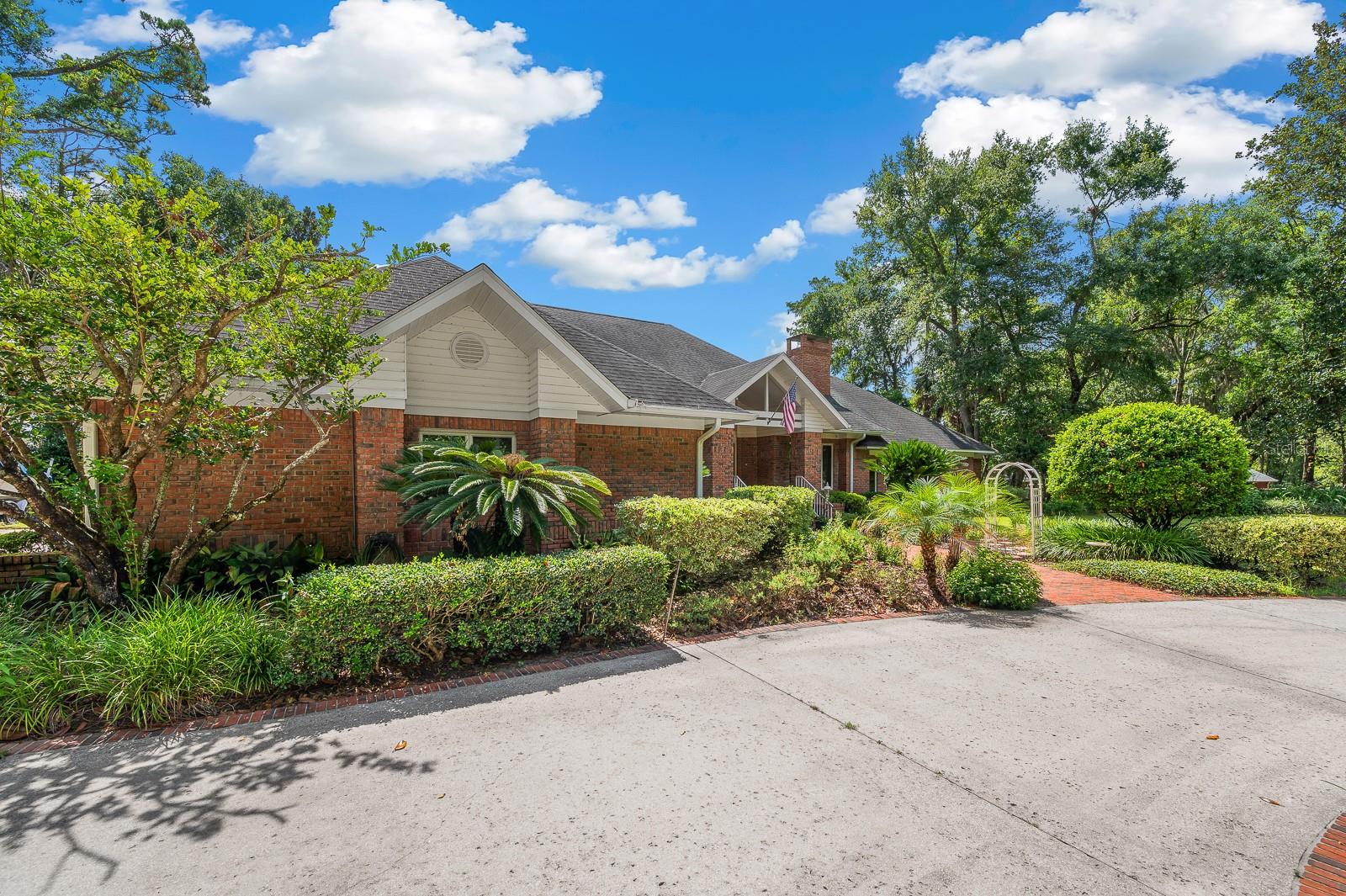 996 NW SCENIC LAKE DRIVE