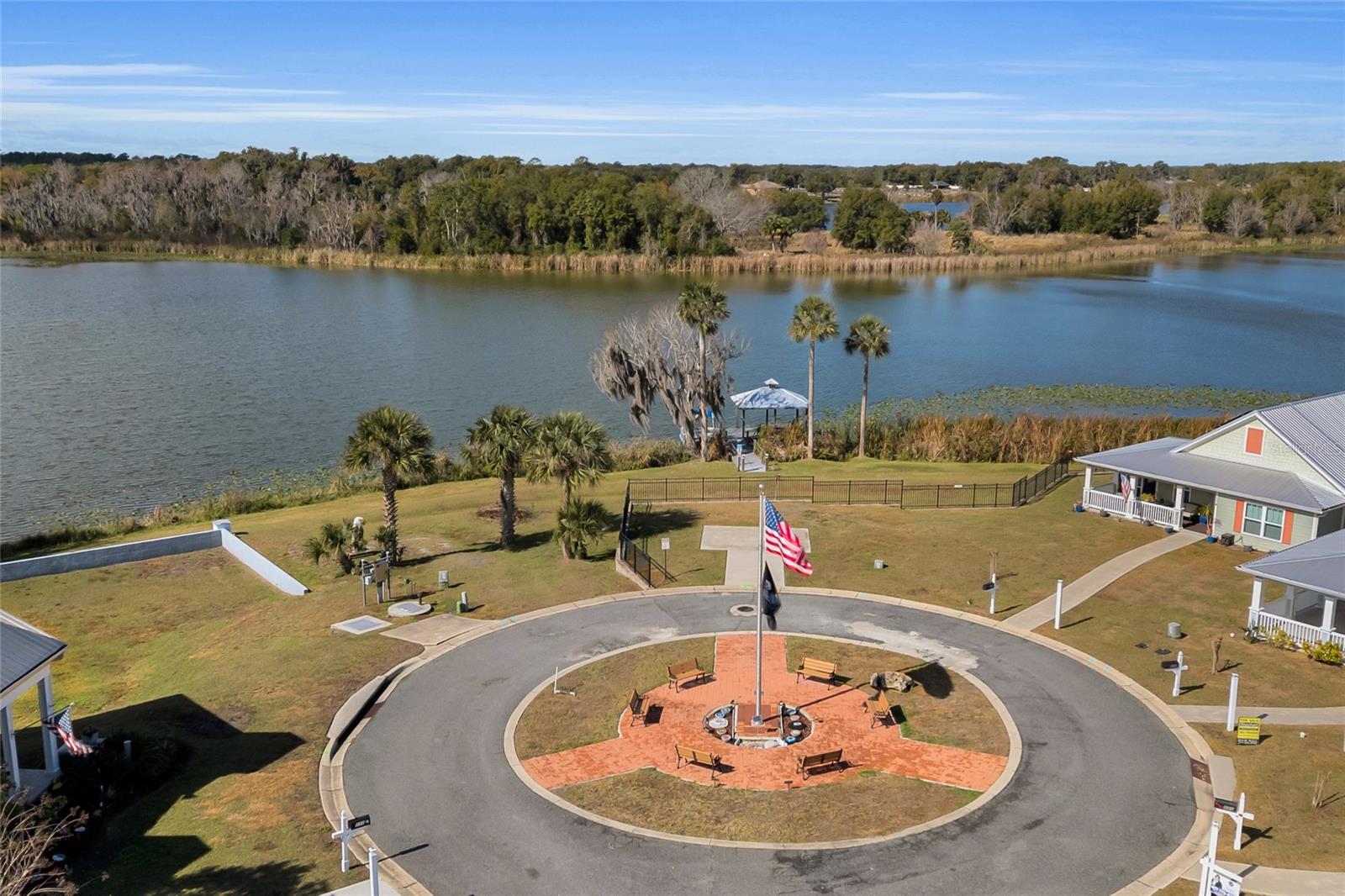 UMATILLA COTTAGES AT WATERS EDGE - Residential