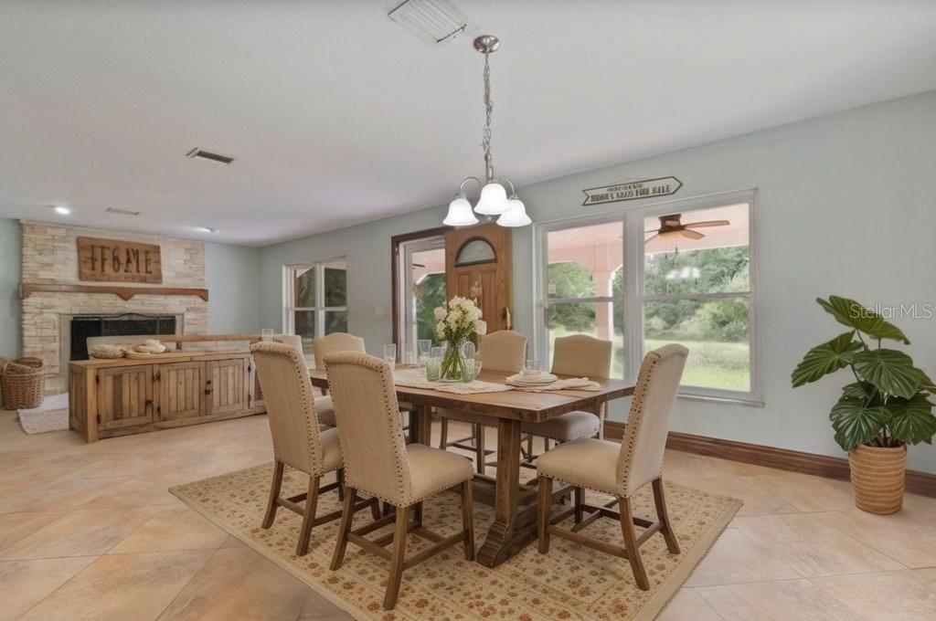 WHISPERING OAKS - Residential