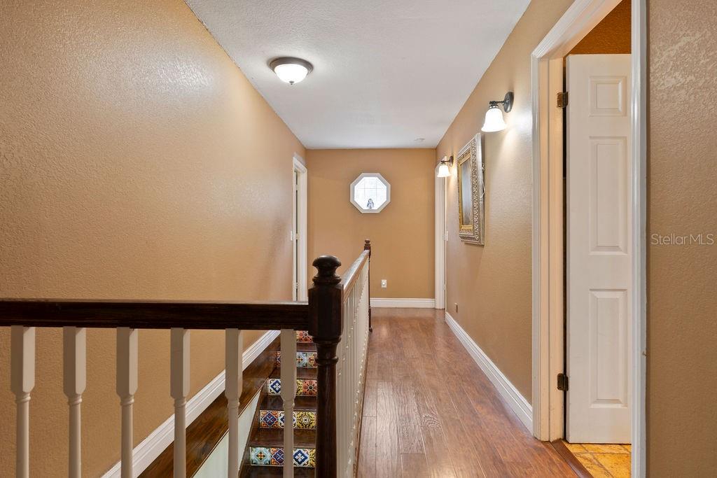 WHISPERING OAKS - Residential