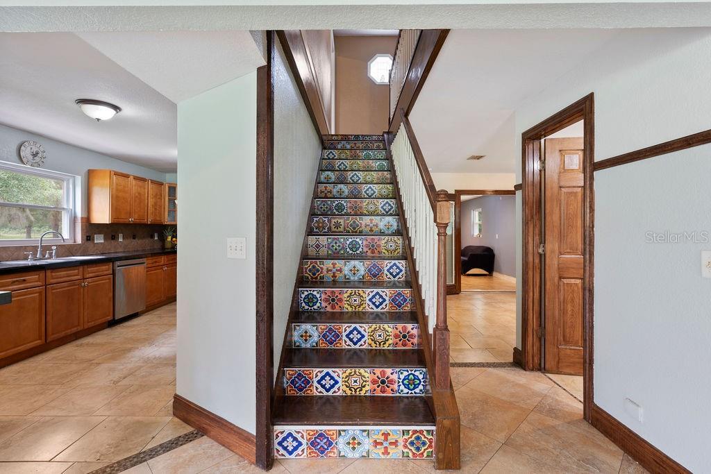 WHISPERING OAKS - Residential