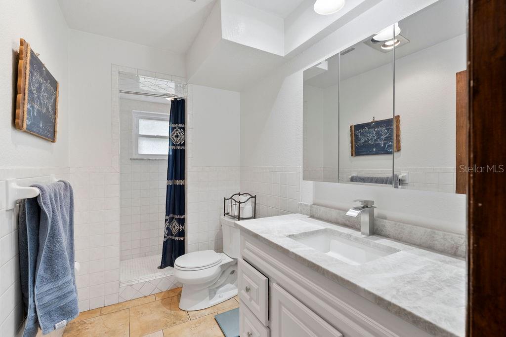 WHISPERING OAKS - Residential