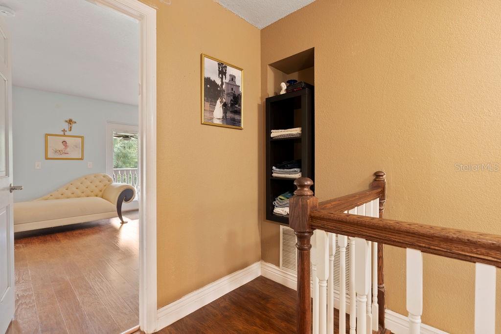 WHISPERING OAKS - Residential