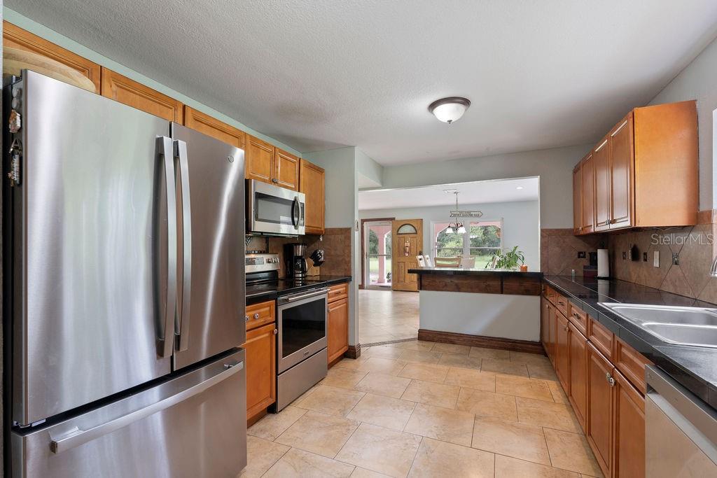 WHISPERING OAKS - Residential