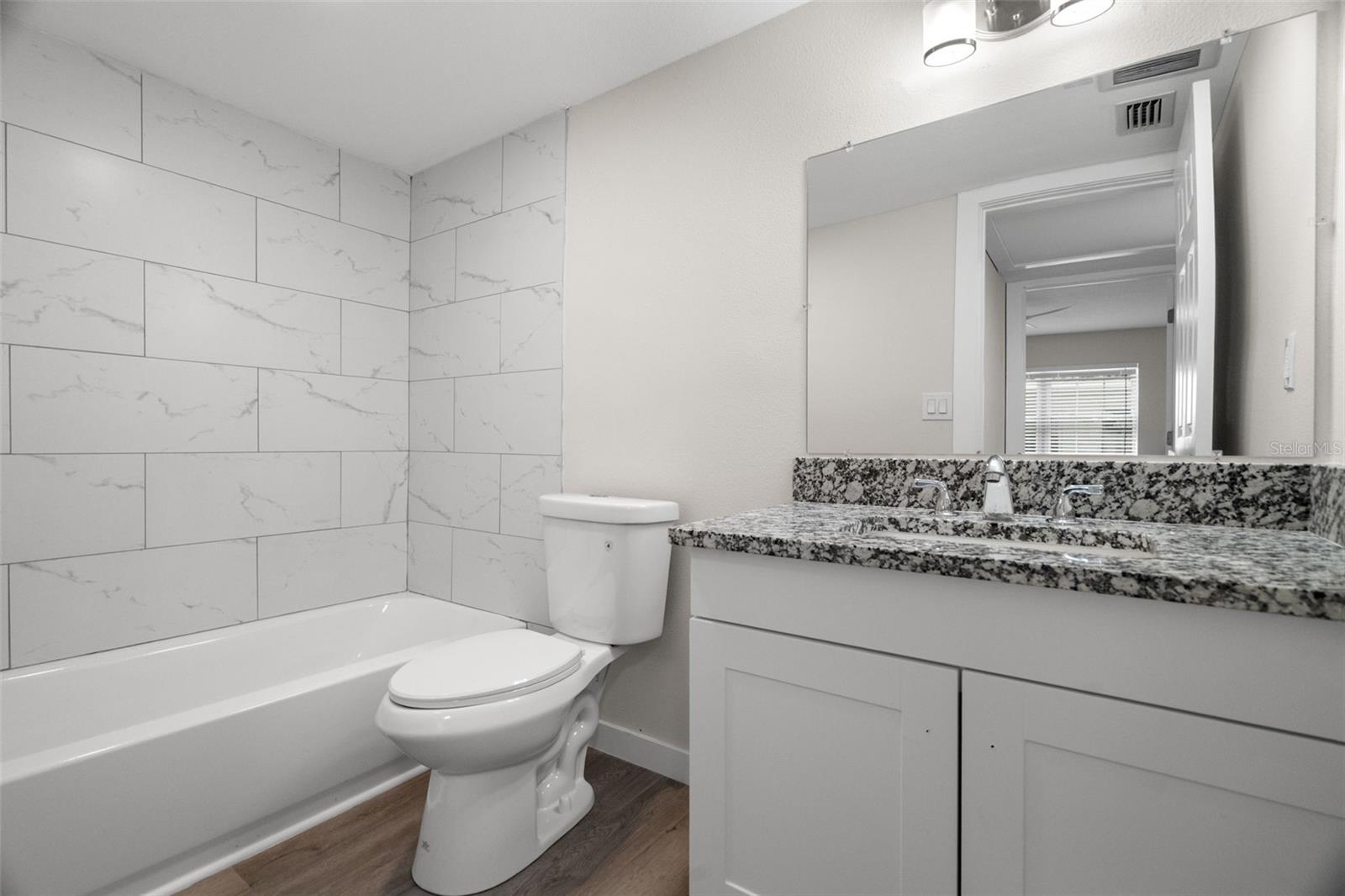 ISLA DEL CAPRI ADULT - Residential