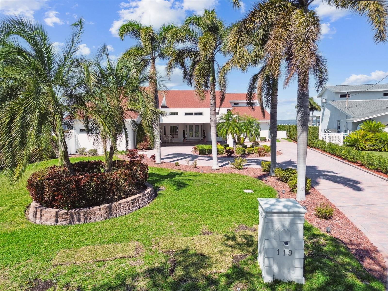 119 CARLYLE CIRCLE