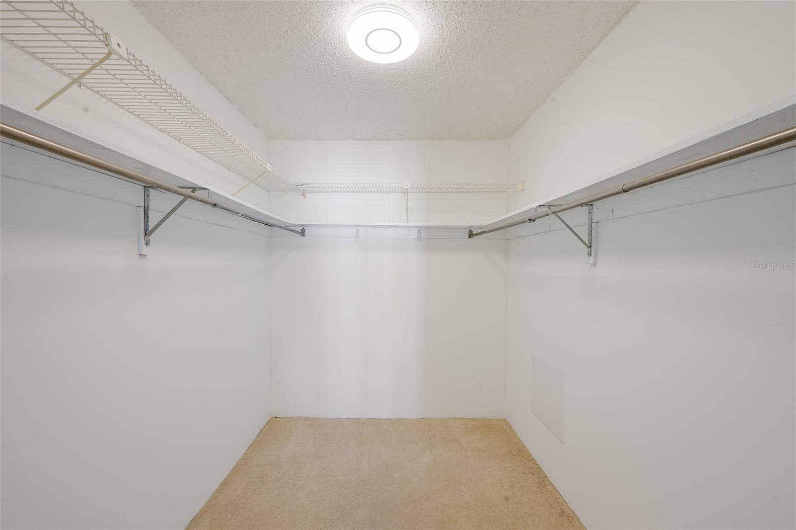 LONGBOAT HARBOUR TOWERS - Residential