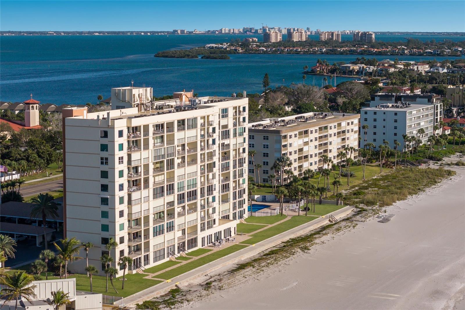 LONGBOAT HARBOUR TOWERS - Residential