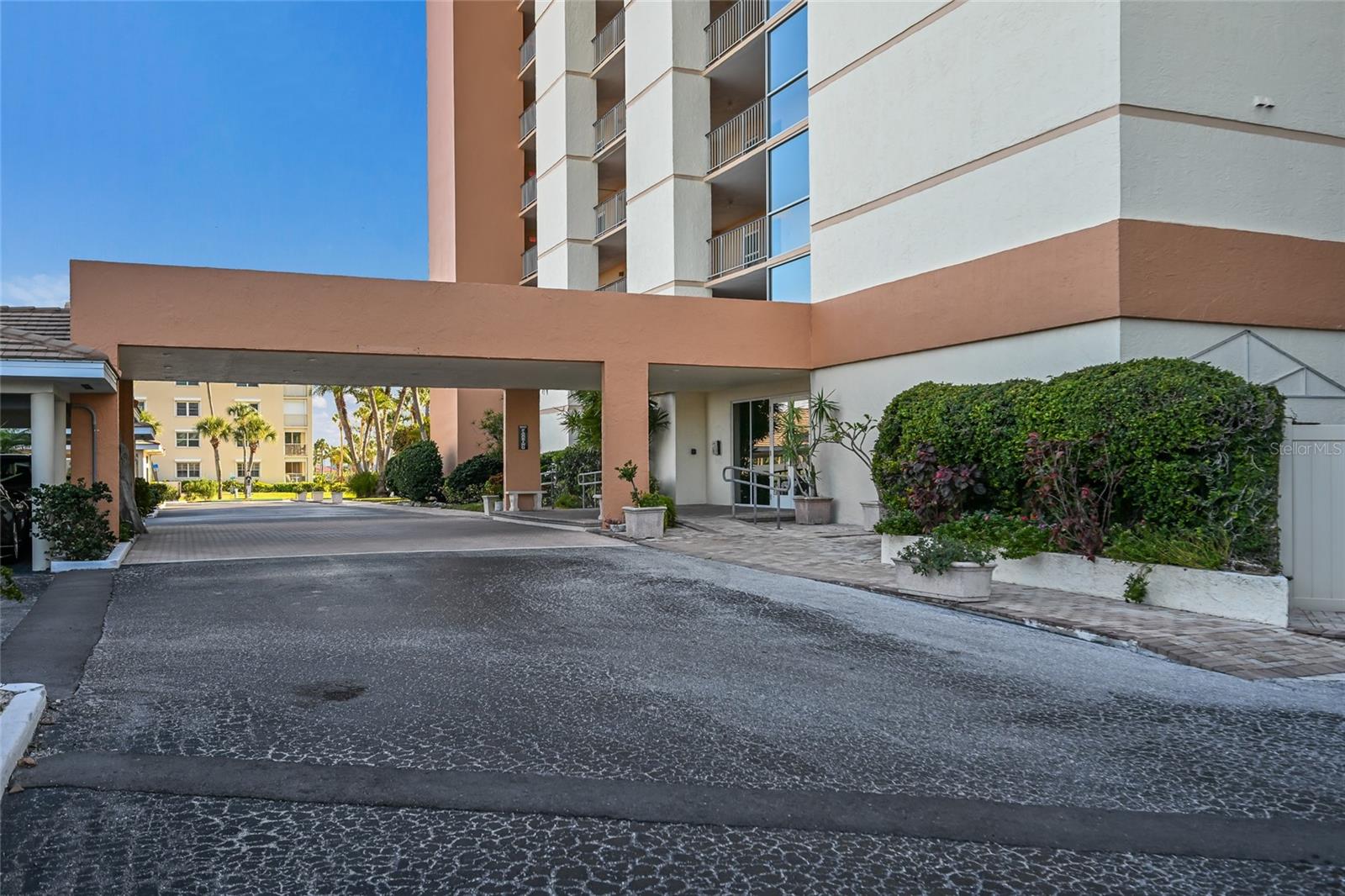 LONGBOAT HARBOUR TOWERS - Residential