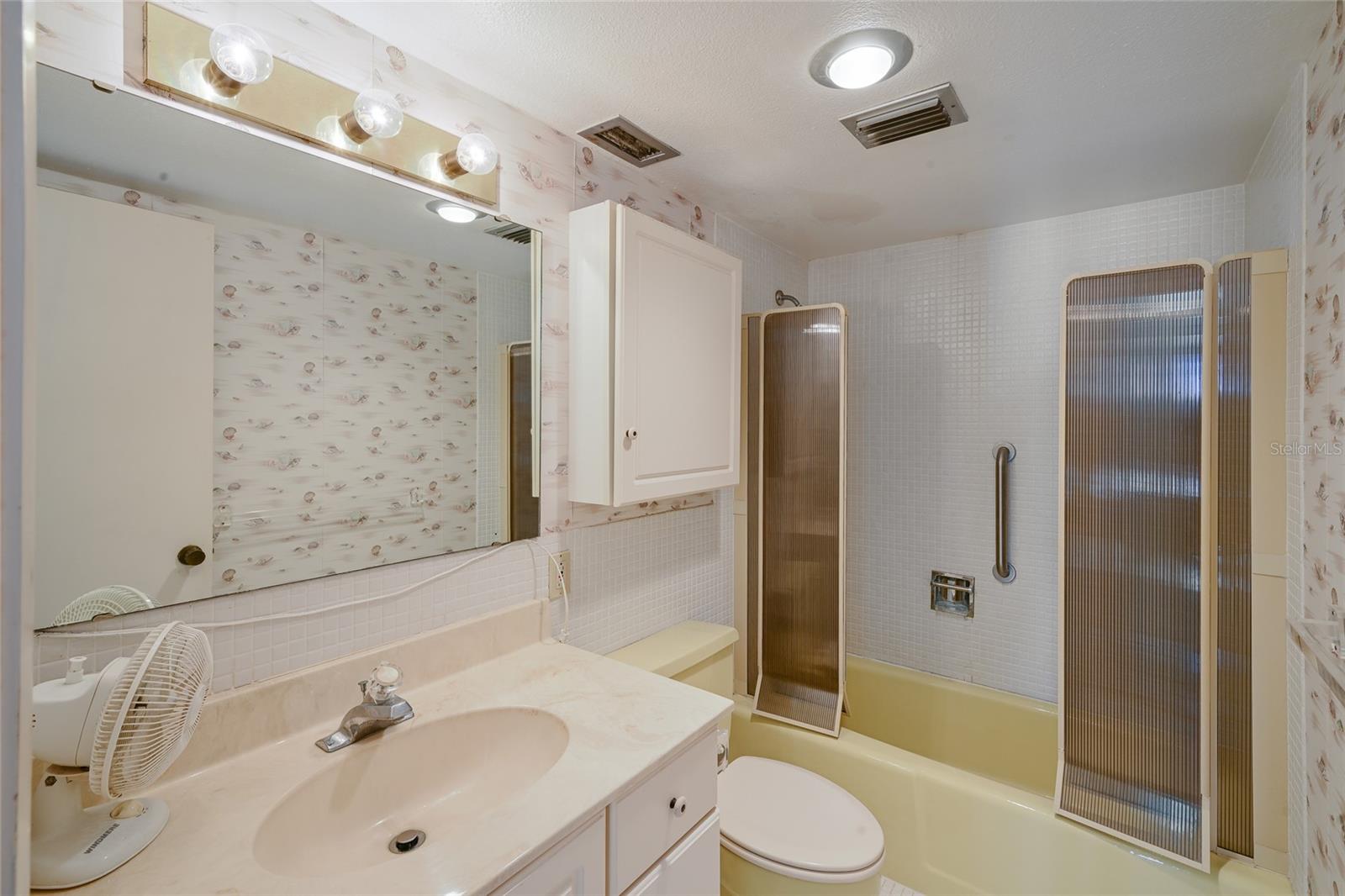 LONGBOAT HARBOUR TOWERS - Residential