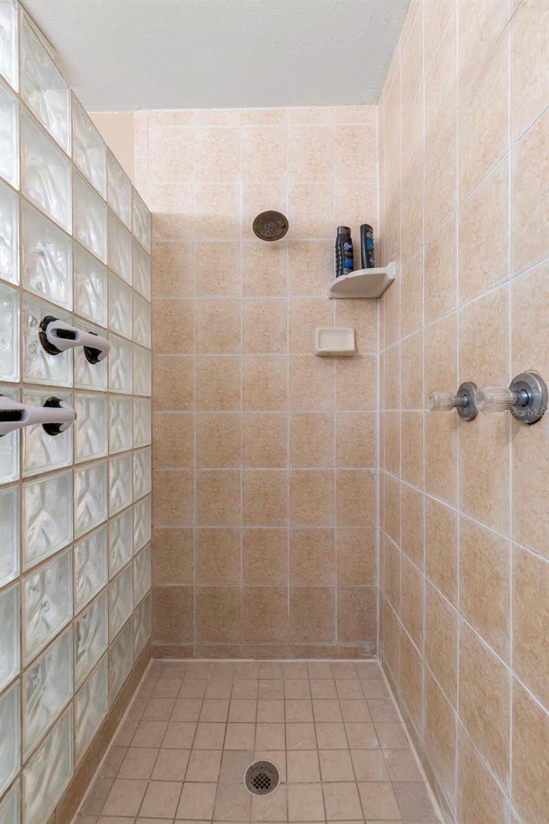 TOWNHOMES OF COUNTRY RUN PH - Residential