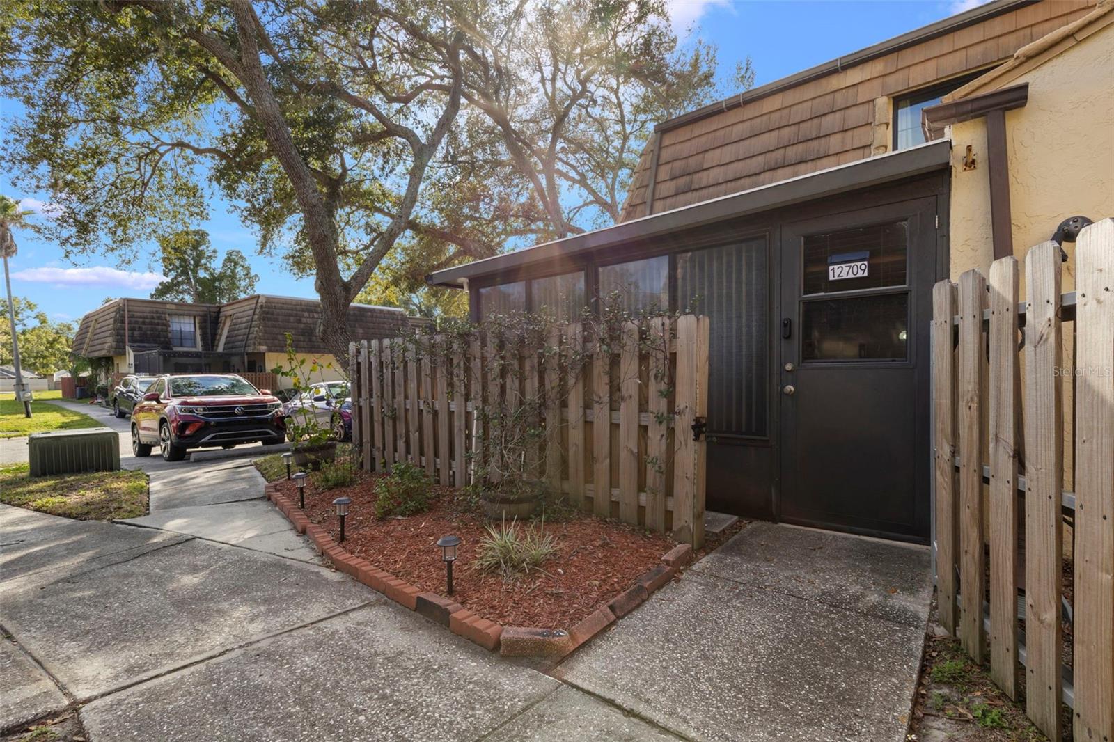 TOWNHOMES OF COUNTRY RUN PH - Residential