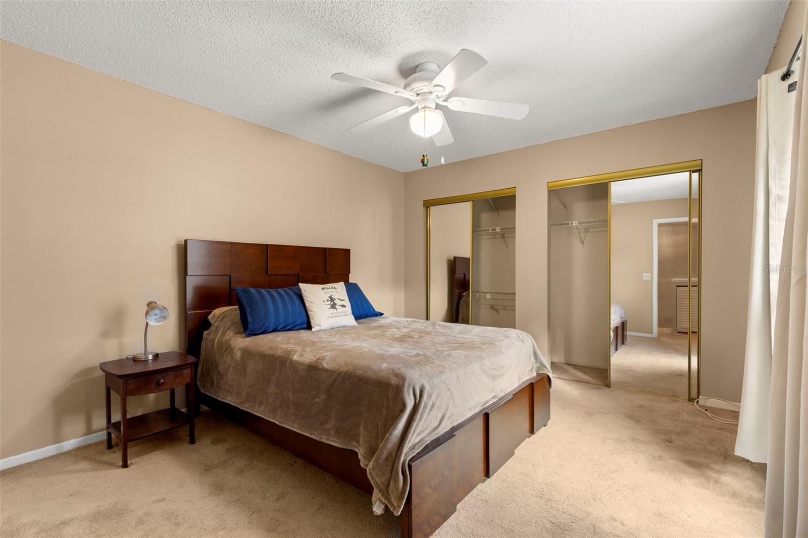 TOWNHOMES OF COUNTRY RUN PH - Residential