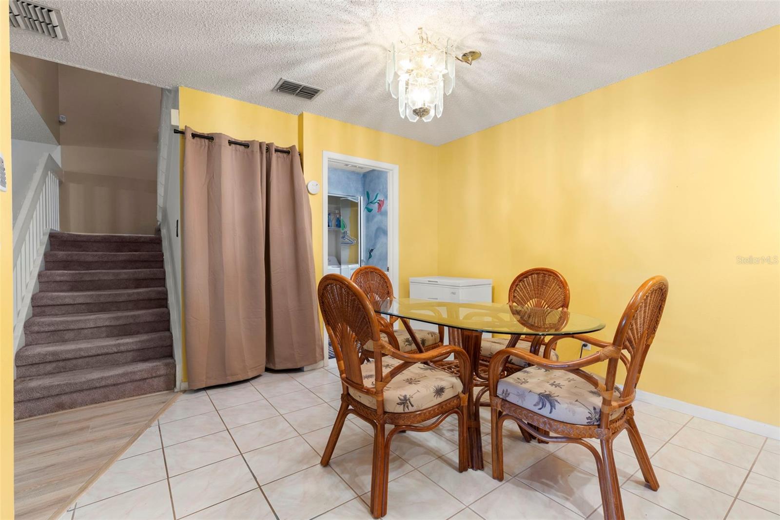 TOWNHOMES OF COUNTRY RUN PH - Residential