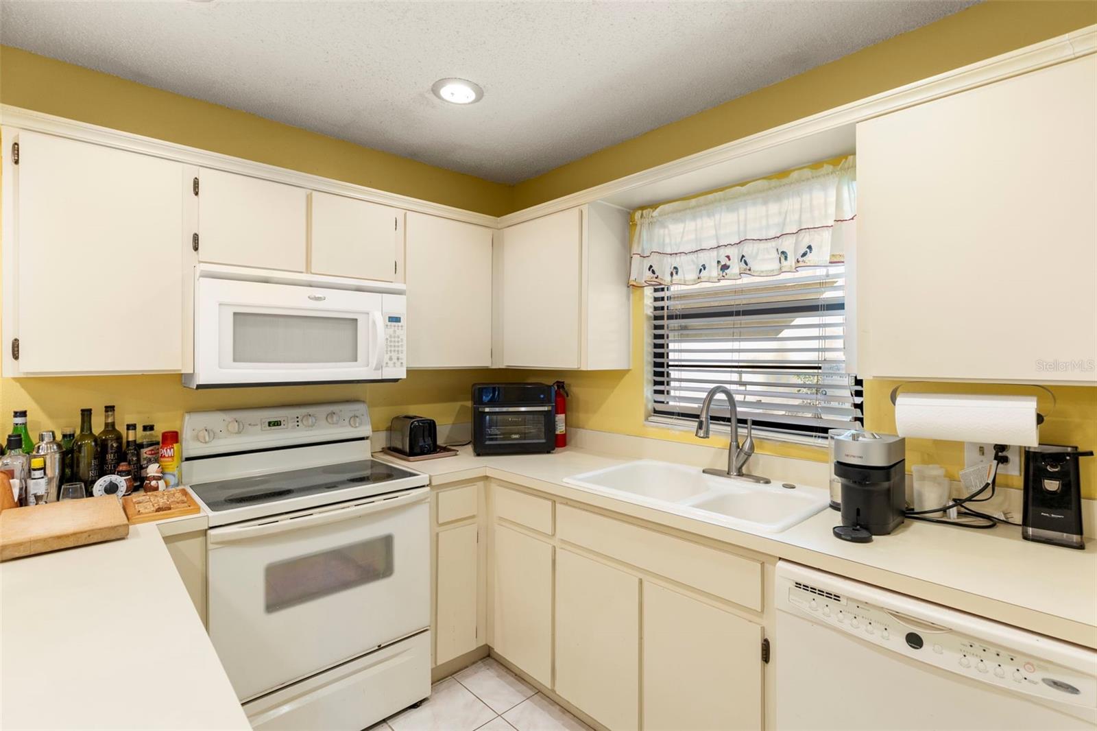 TOWNHOMES OF COUNTRY RUN PH - Residential