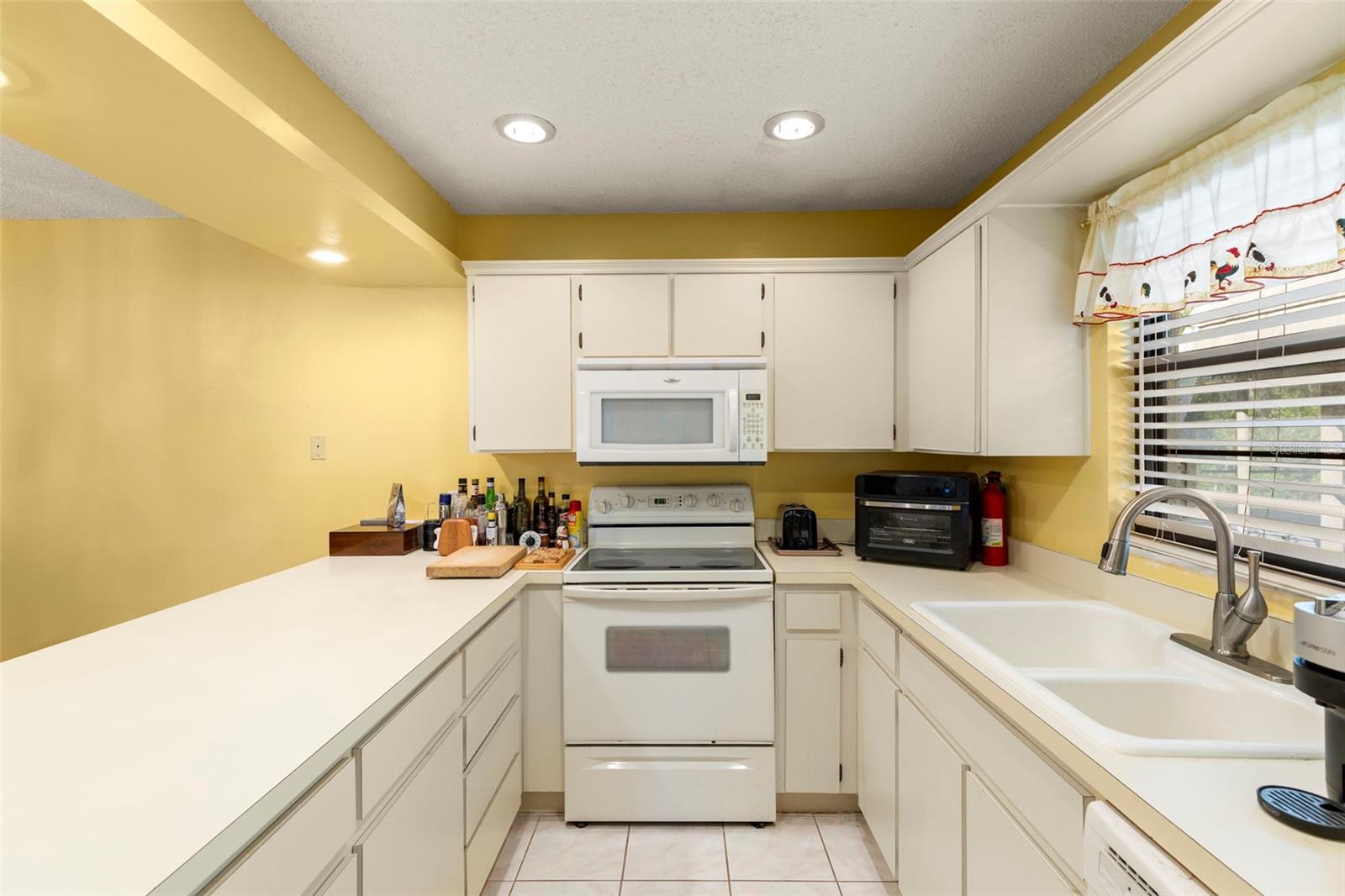 TOWNHOMES OF COUNTRY RUN PH - Residential