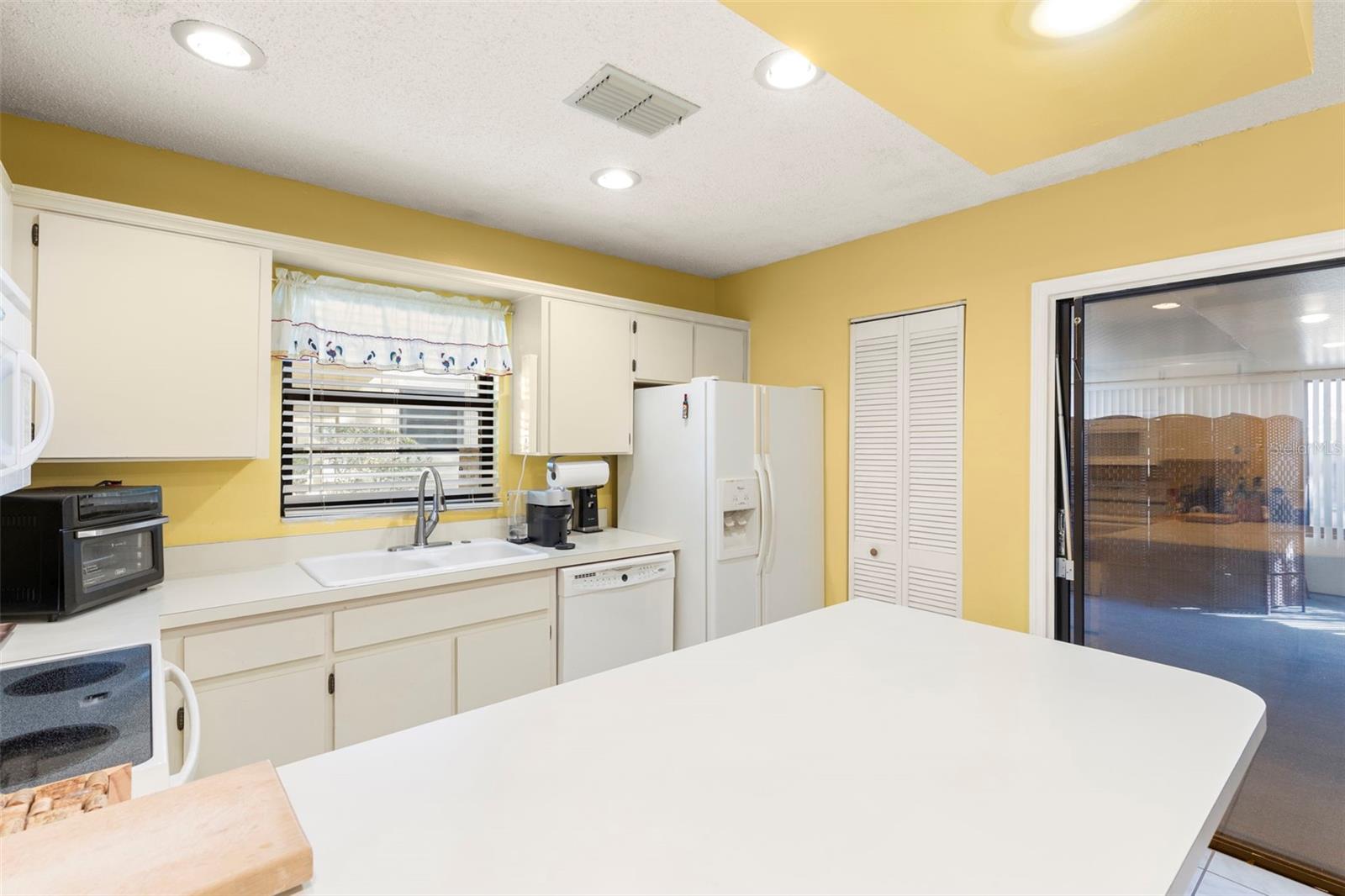 TOWNHOMES OF COUNTRY RUN PH - Residential