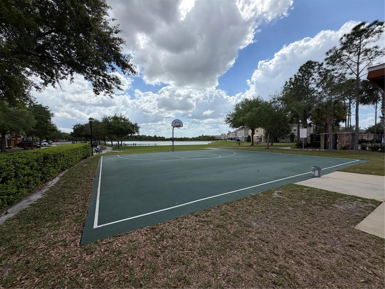 TUCKER OAKS BLDG 5 - Residential