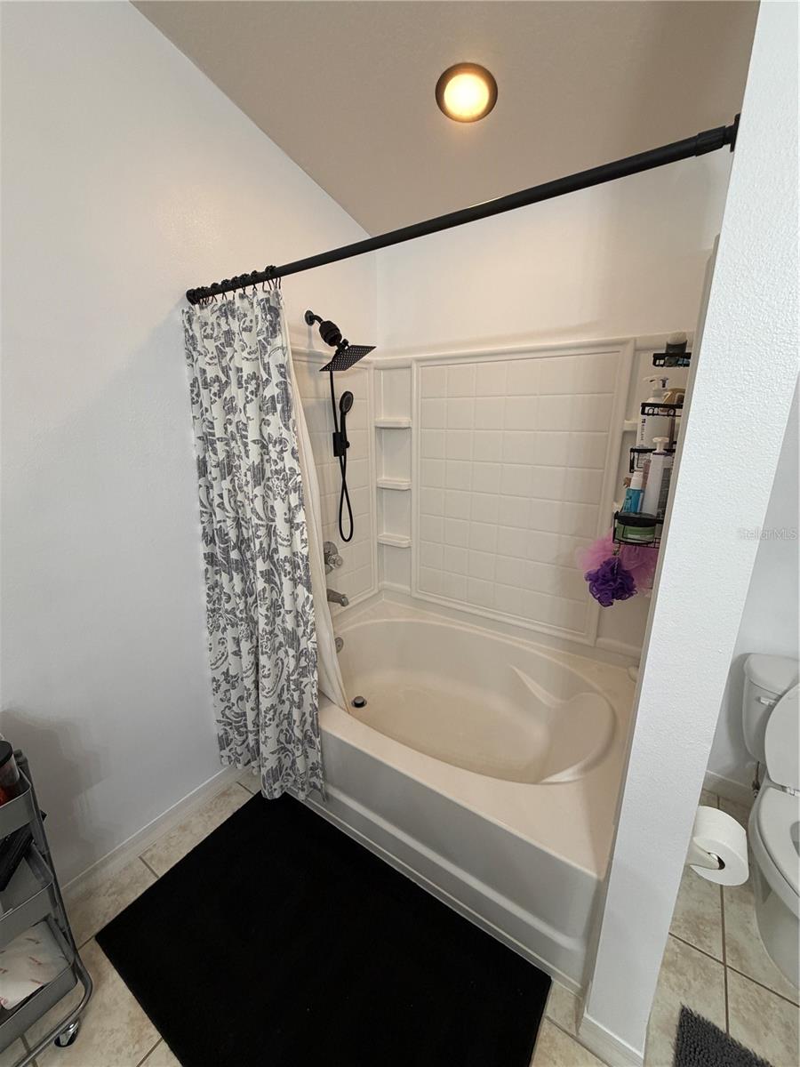 TUCKER OAKS BLDG 5 - Residential