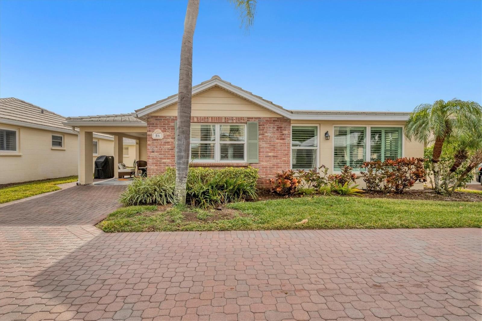 Gulf-side two-bedroom, two-bath villa on Siesta Key, a prime investment opportunity. Seize the opportunity to own a stunning gulf-side villa on Siesta Key, offering direct beach access. This two-bedroom, two-bath unit has been gutted and is ready for your vision. Key features include customizable build-out. Finish to your personal style or maximize value for resale. Appliances included and in working order. No need to replace. Income potential, next in line for the rental program, allowing you to generate potential revenue or renovate for a fix-and-flip. Strong market value and once complete, the villa is expected to sell well. Don't miss this rare opportunity to invest in one of Florida’s most desirable locations, the number one beach in the world, Siesta Key!