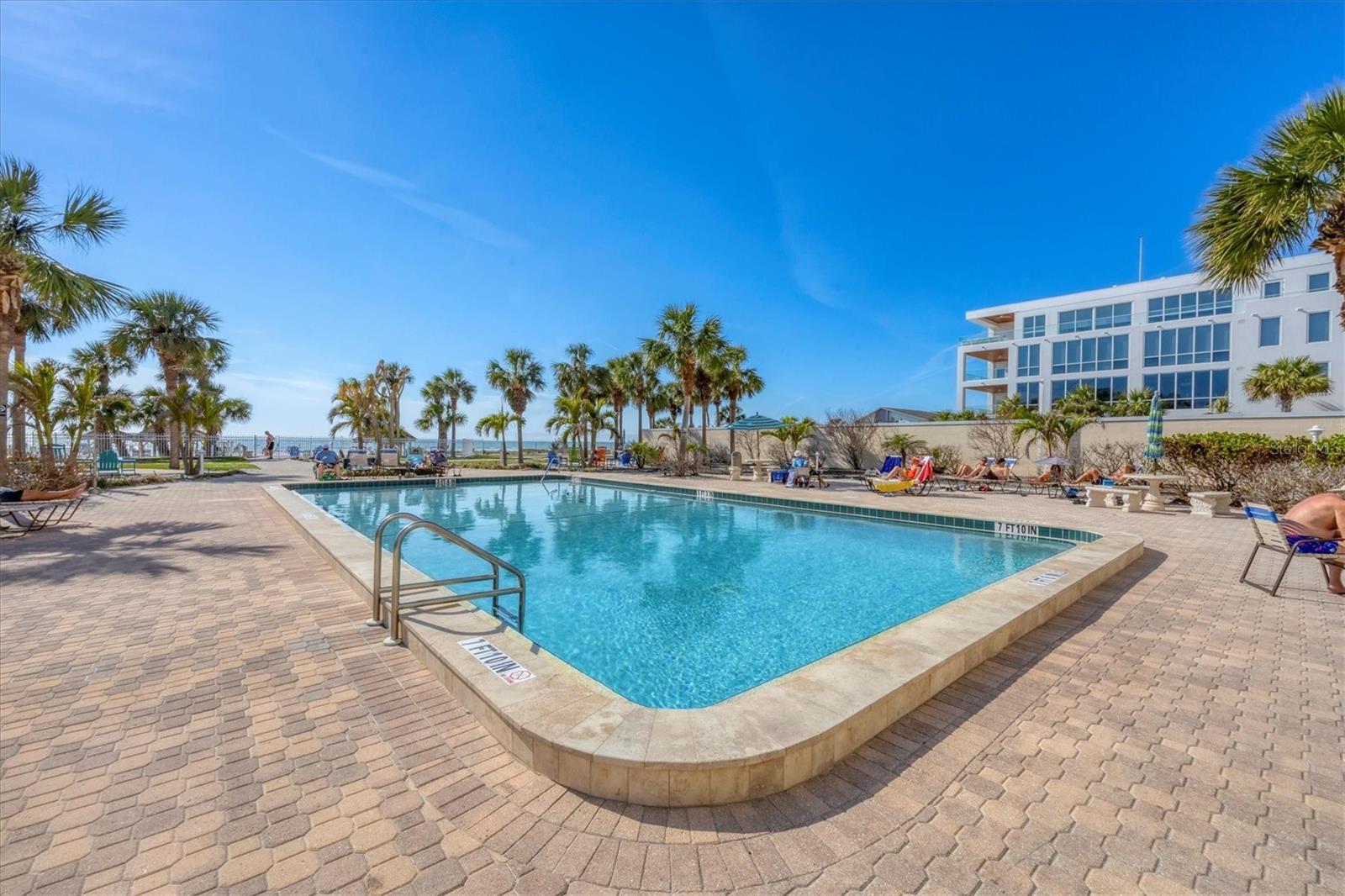 HORIZONS WEST - Residential