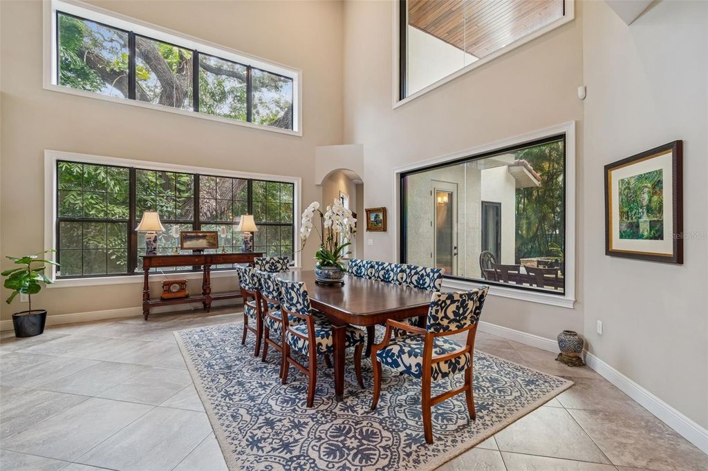 Photo of 2906 W Hawthorne Road, Tampa, FL 33611 (MLS # TB8475871)