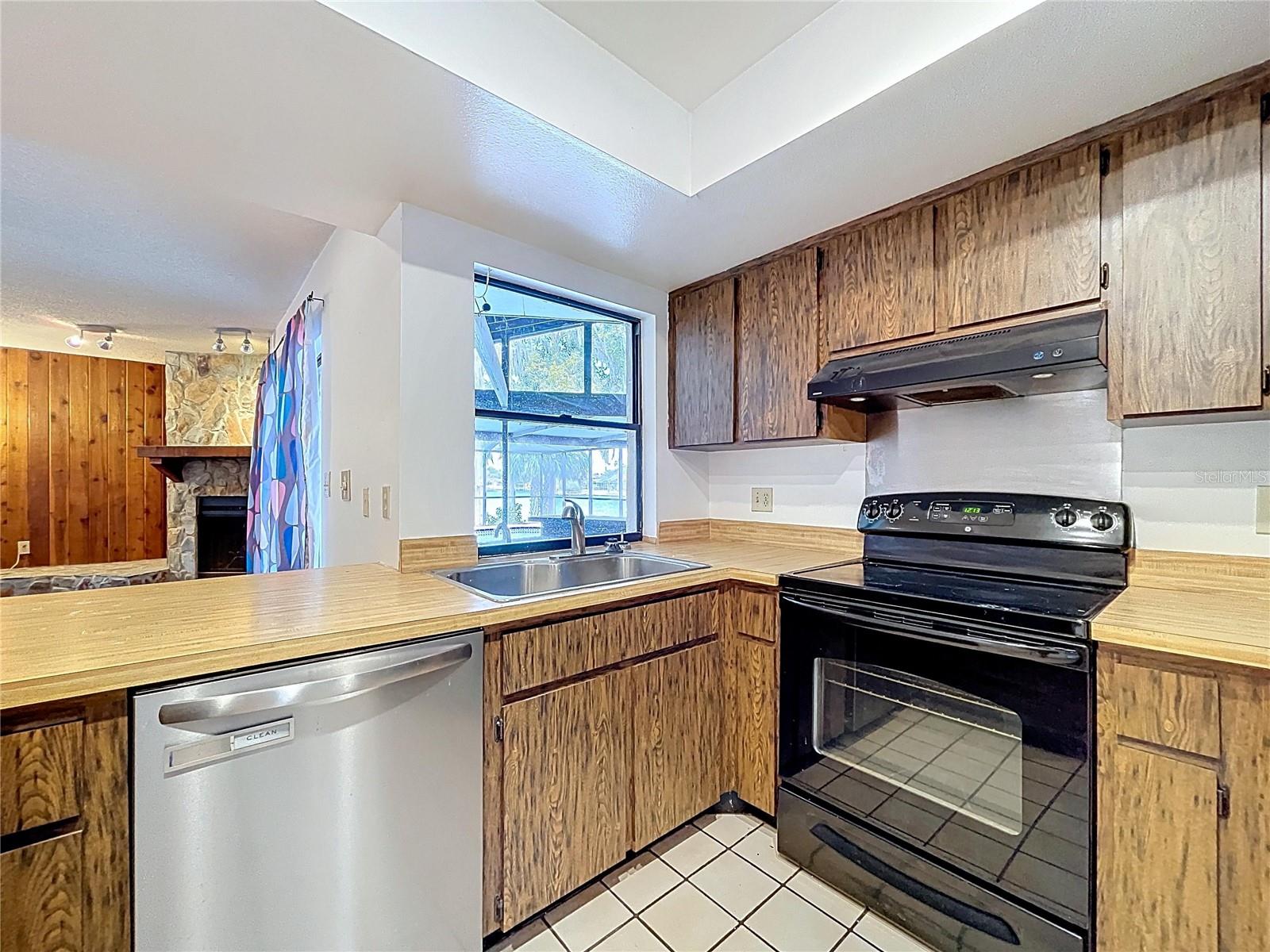 LAKE PADGETT ESTATES - Residential