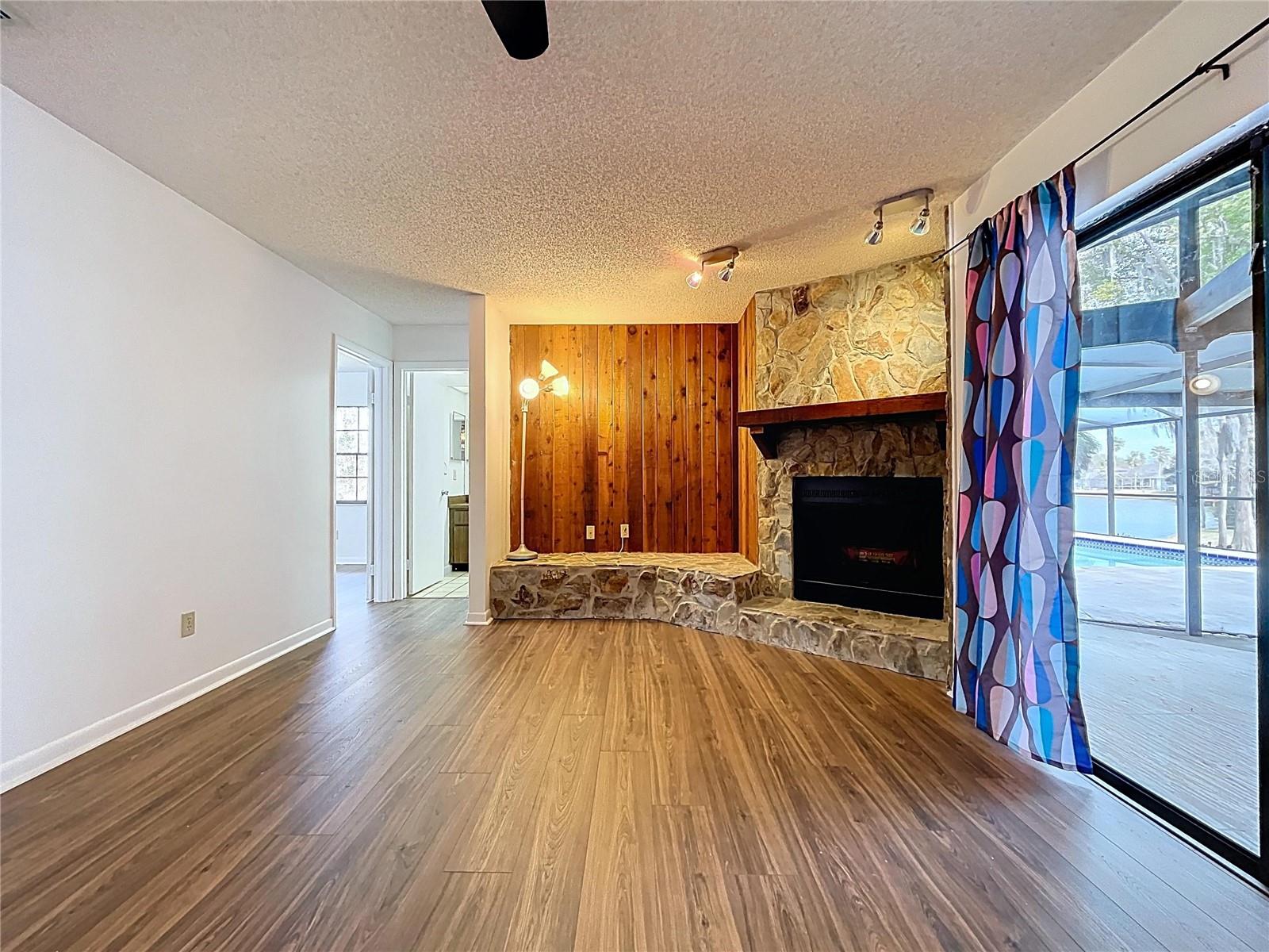 LAKE PADGETT ESTATES - Residential