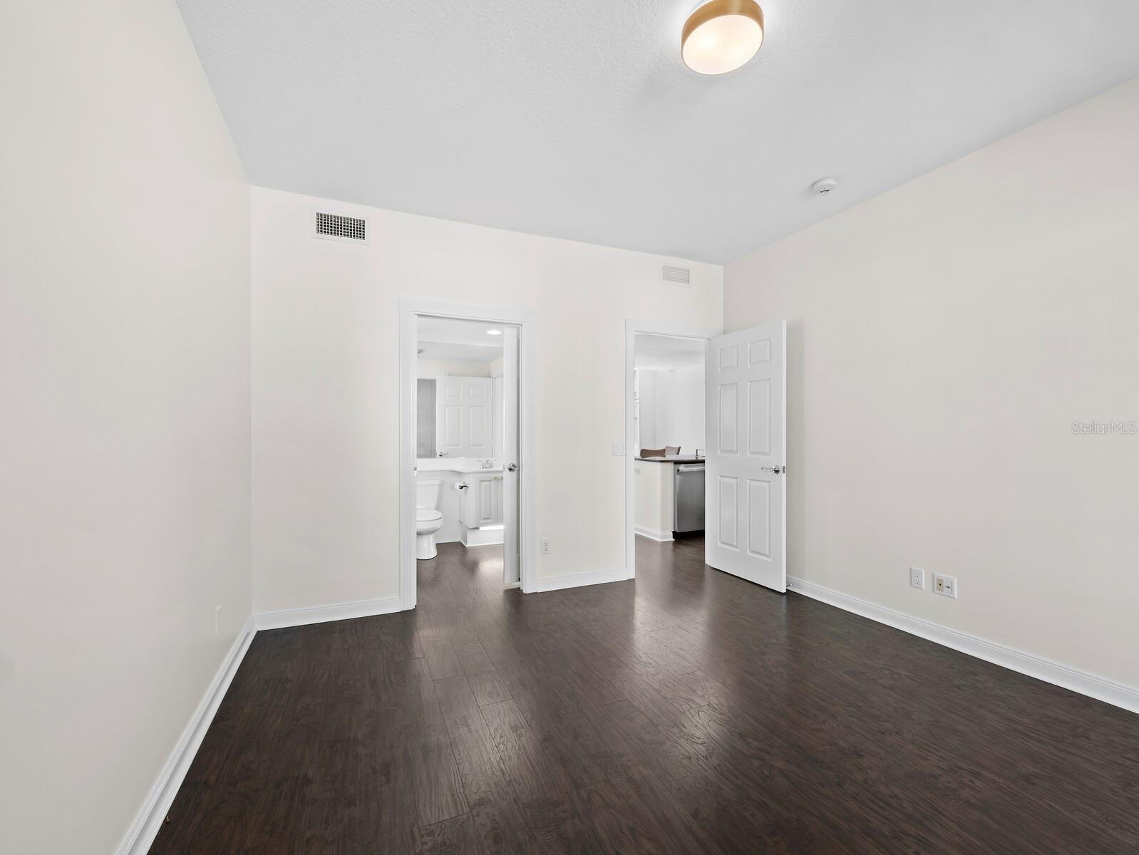 VILLAGEWALK - Residential