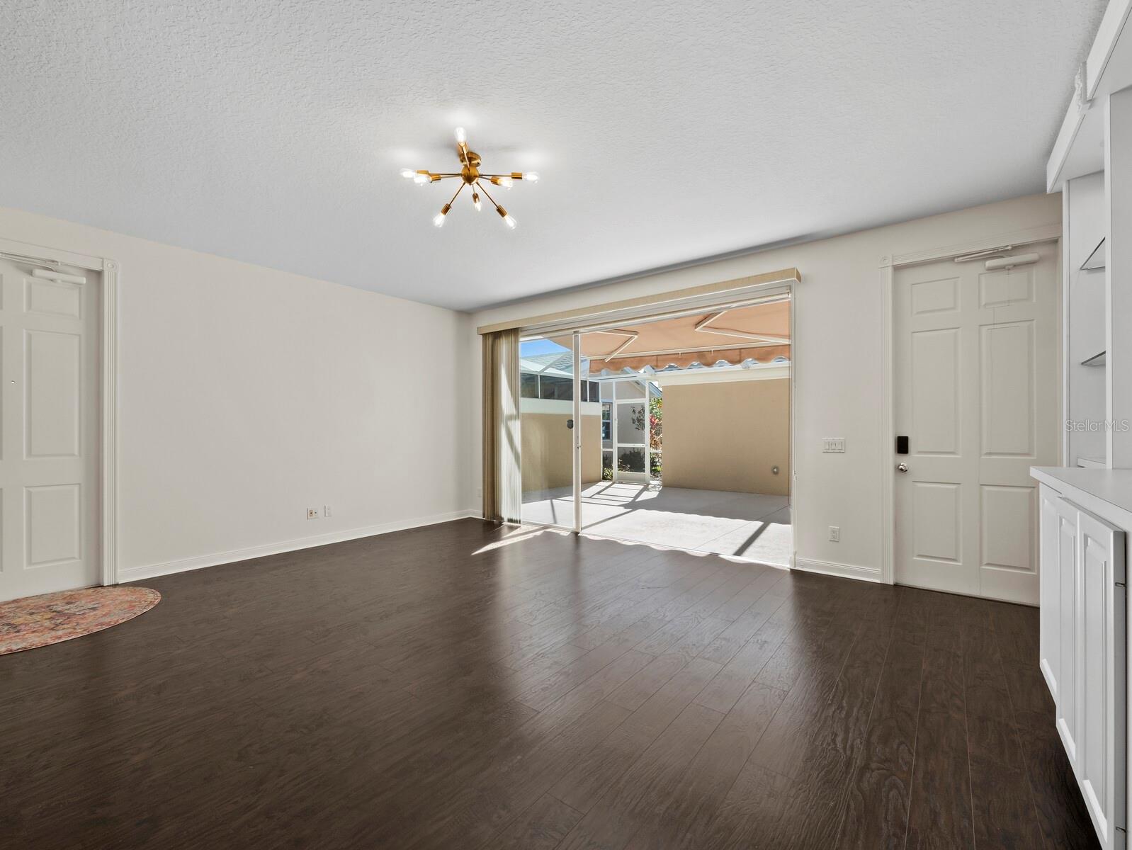 VILLAGEWALK - Residential