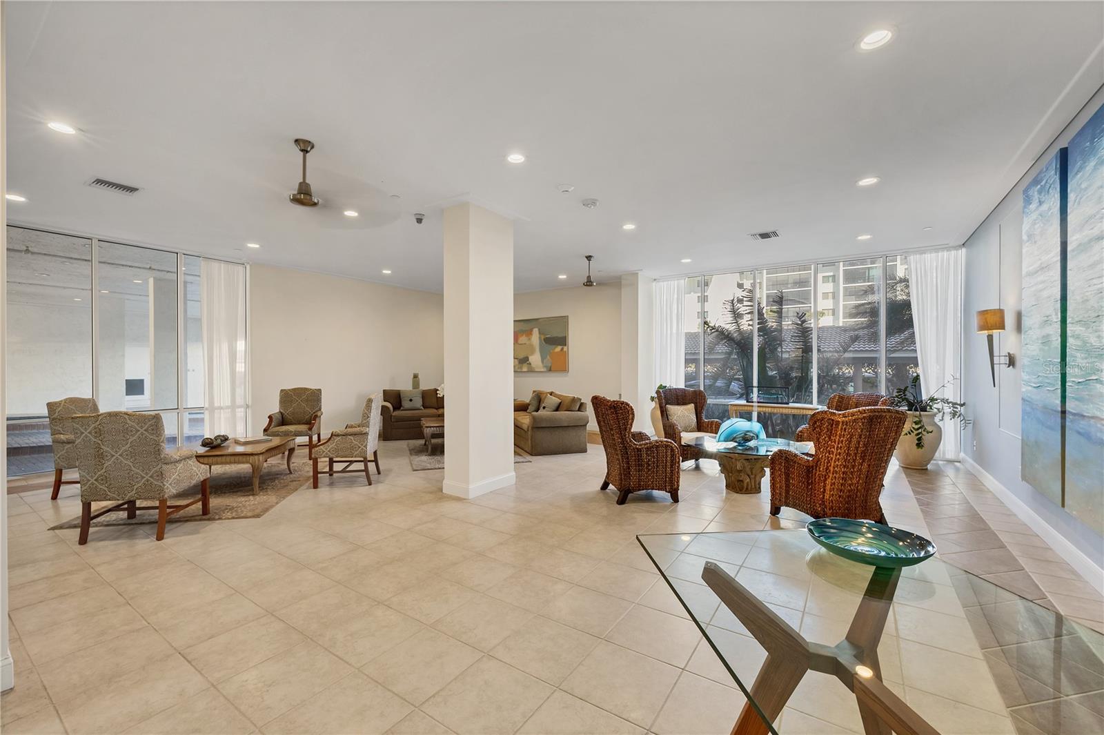 LIDO BEACH CLUB - Residential