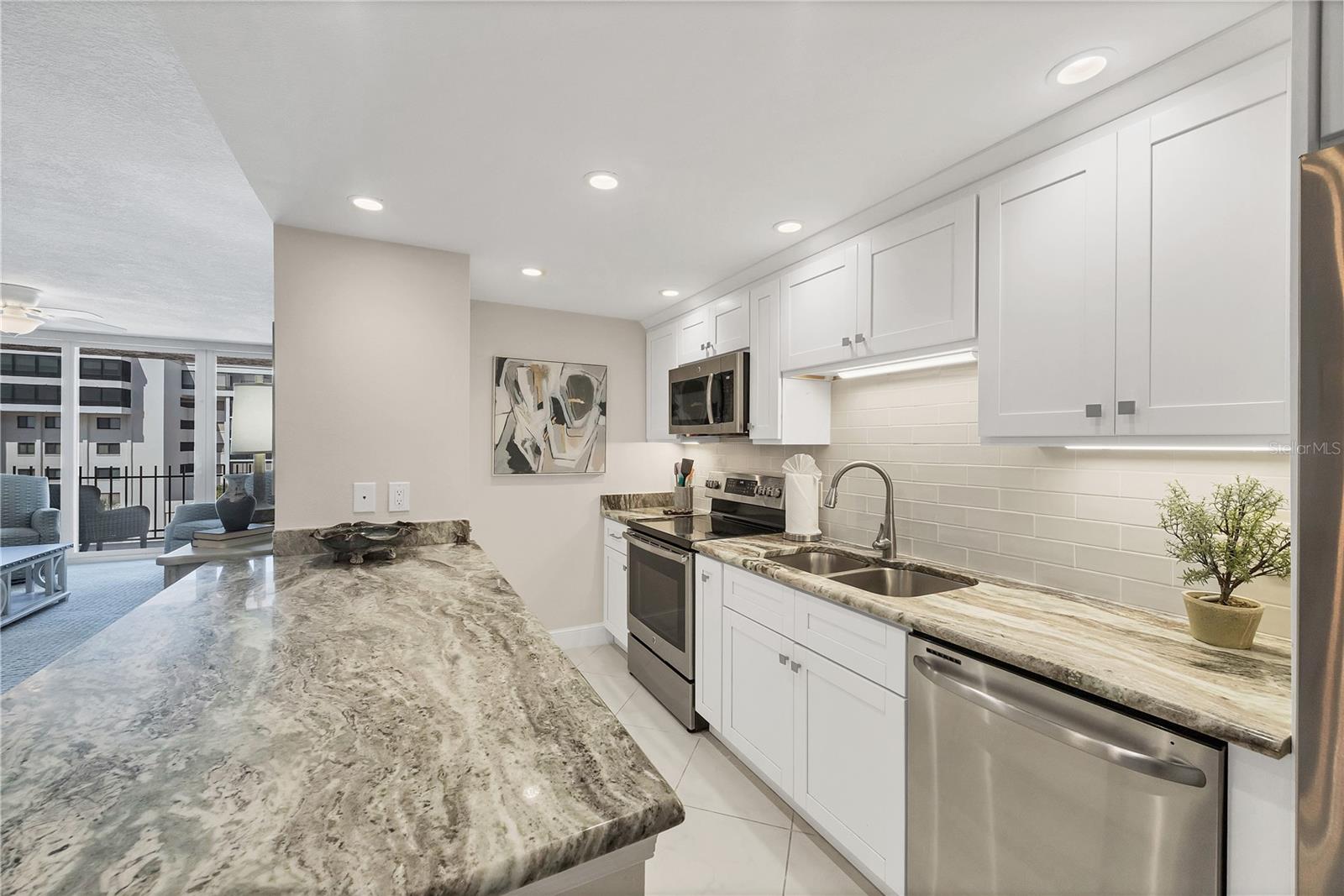 LIDO BEACH CLUB - Residential