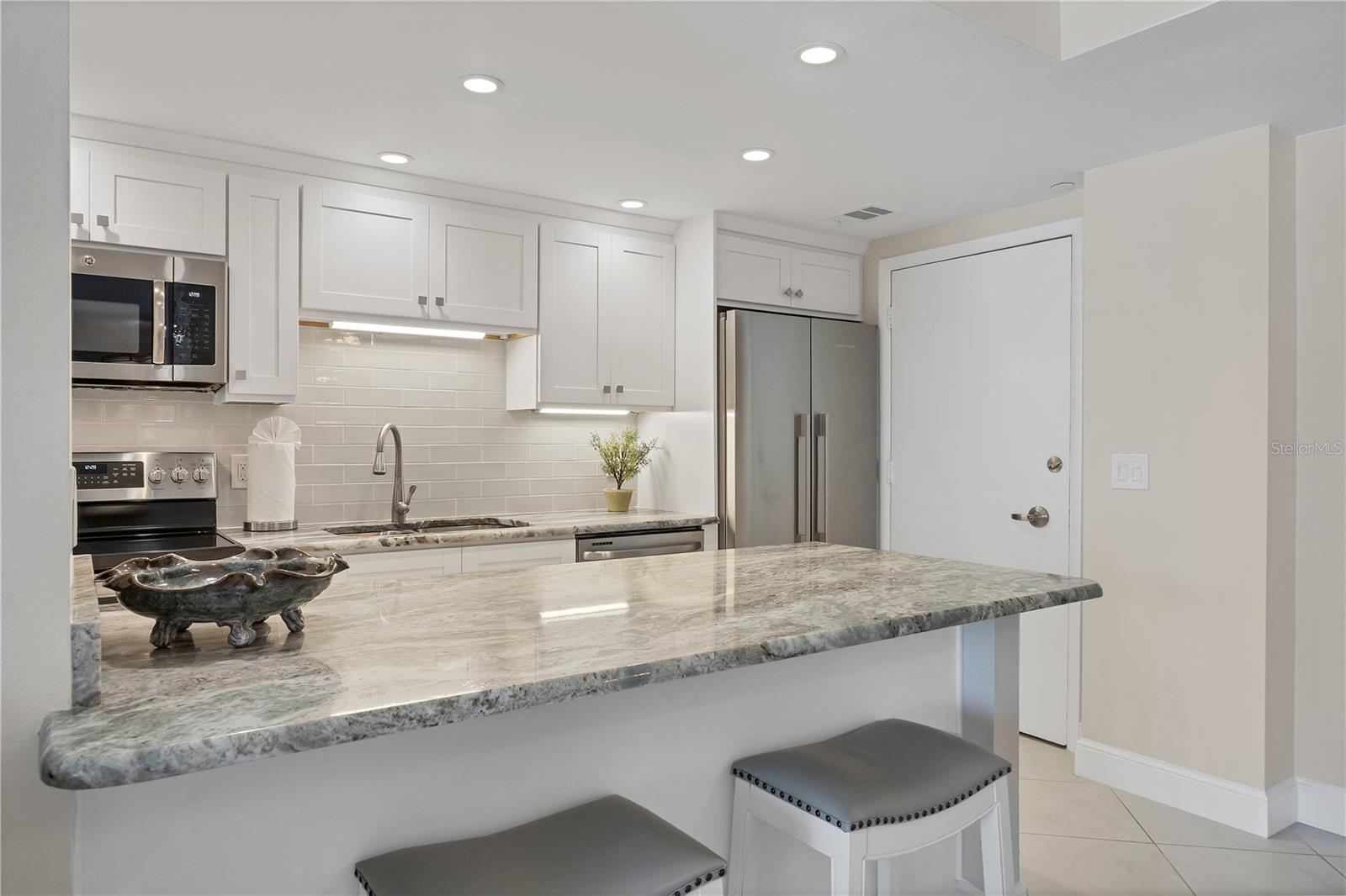 LIDO BEACH CLUB - Residential