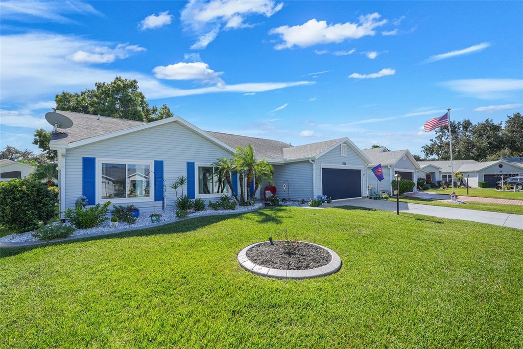 Photo of 4530 Peach Tree Street, Leesburg, FL 34748 (MLS # G5118835)