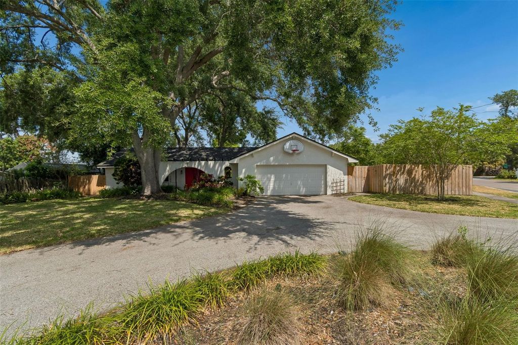 Photo of 13338 Lake George Lane, Tampa, FL 33618 (MLS # TB8502880)