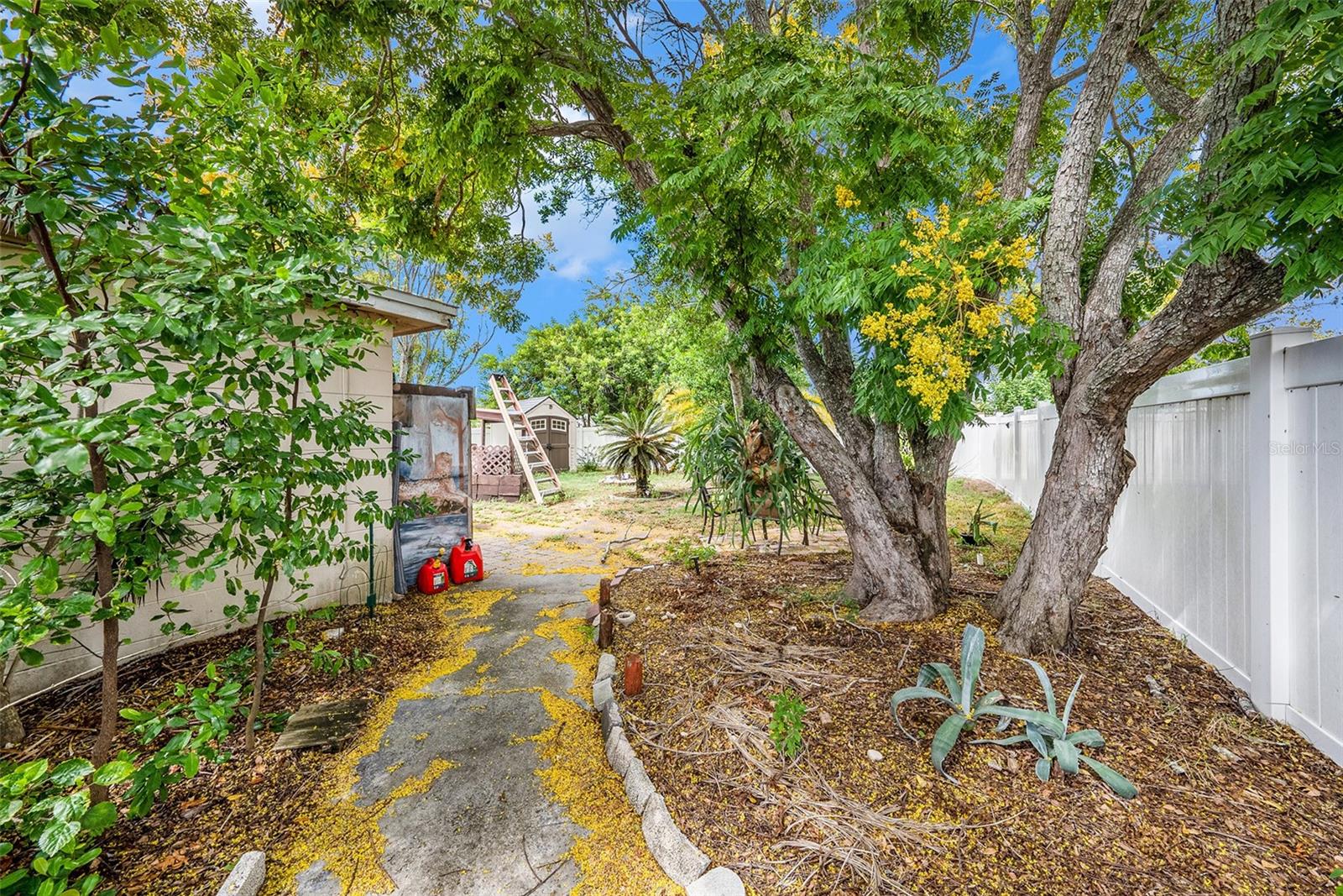 HOLIDAY HILL - Residential