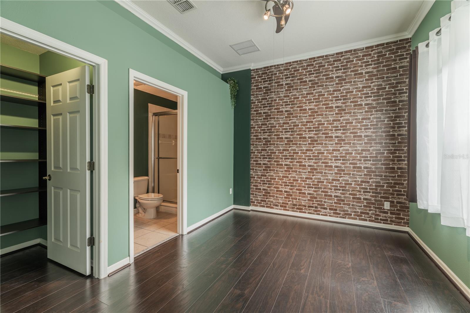 415 OLD FARM LANE