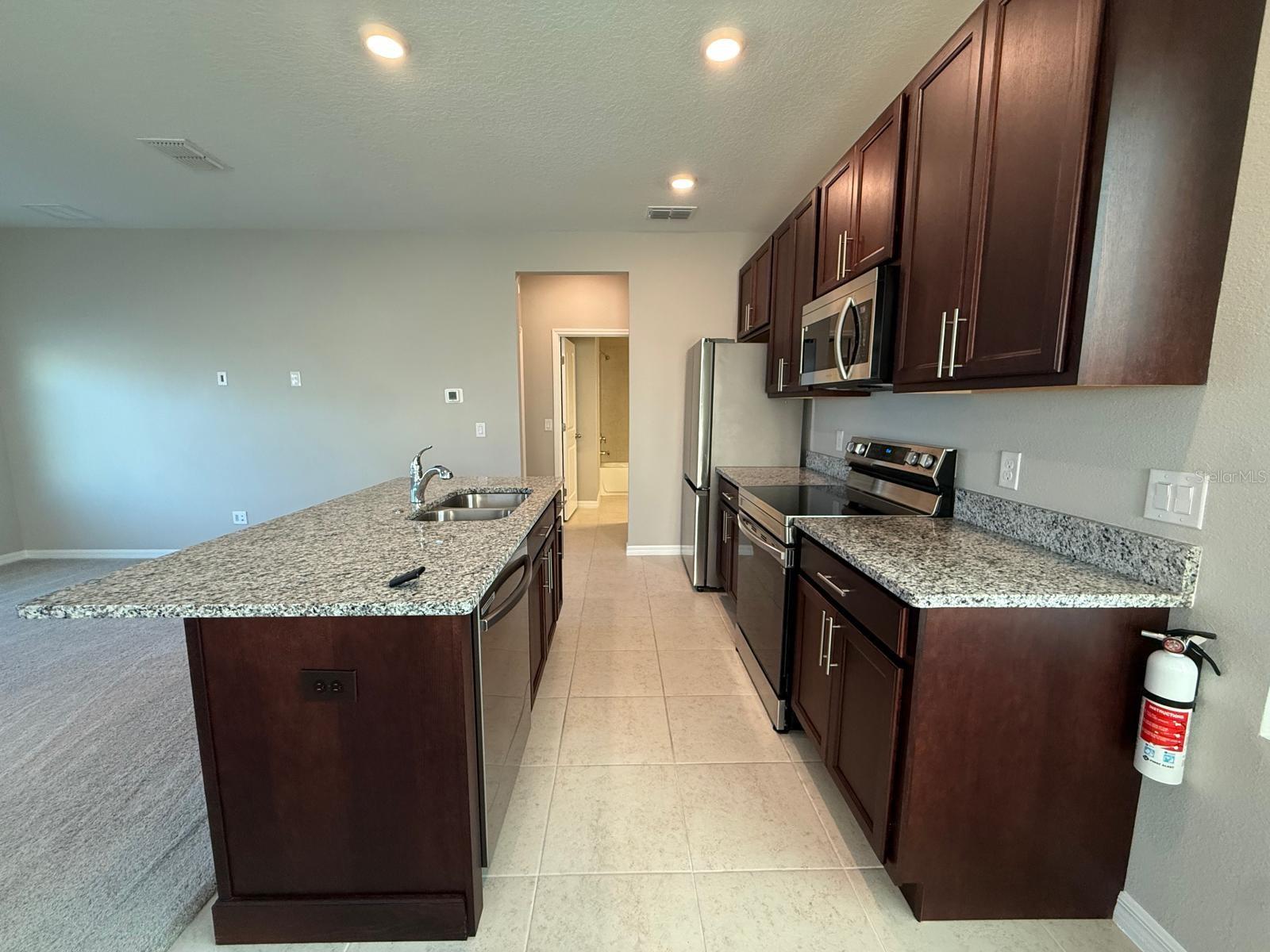 WESLYN PARK PH 3 PB 34 PGS 38–52 LOT 122 - Residential Lease