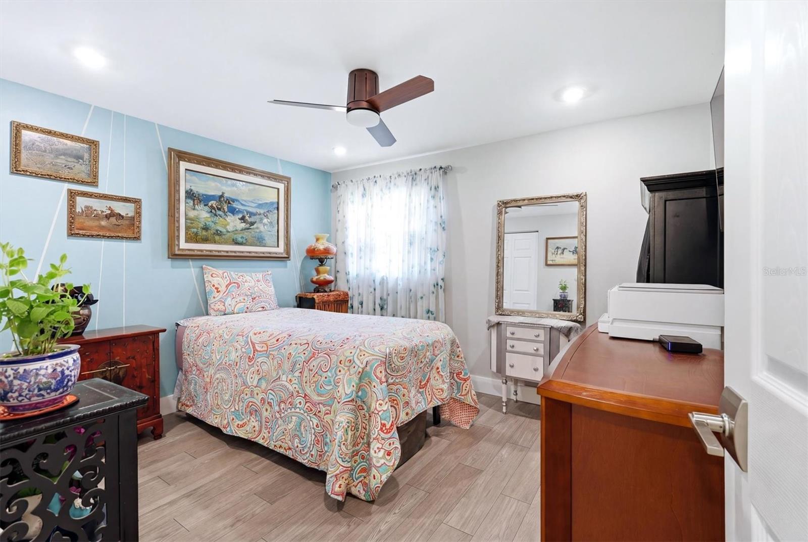 BAYOU HOUSE APTS - Residential
