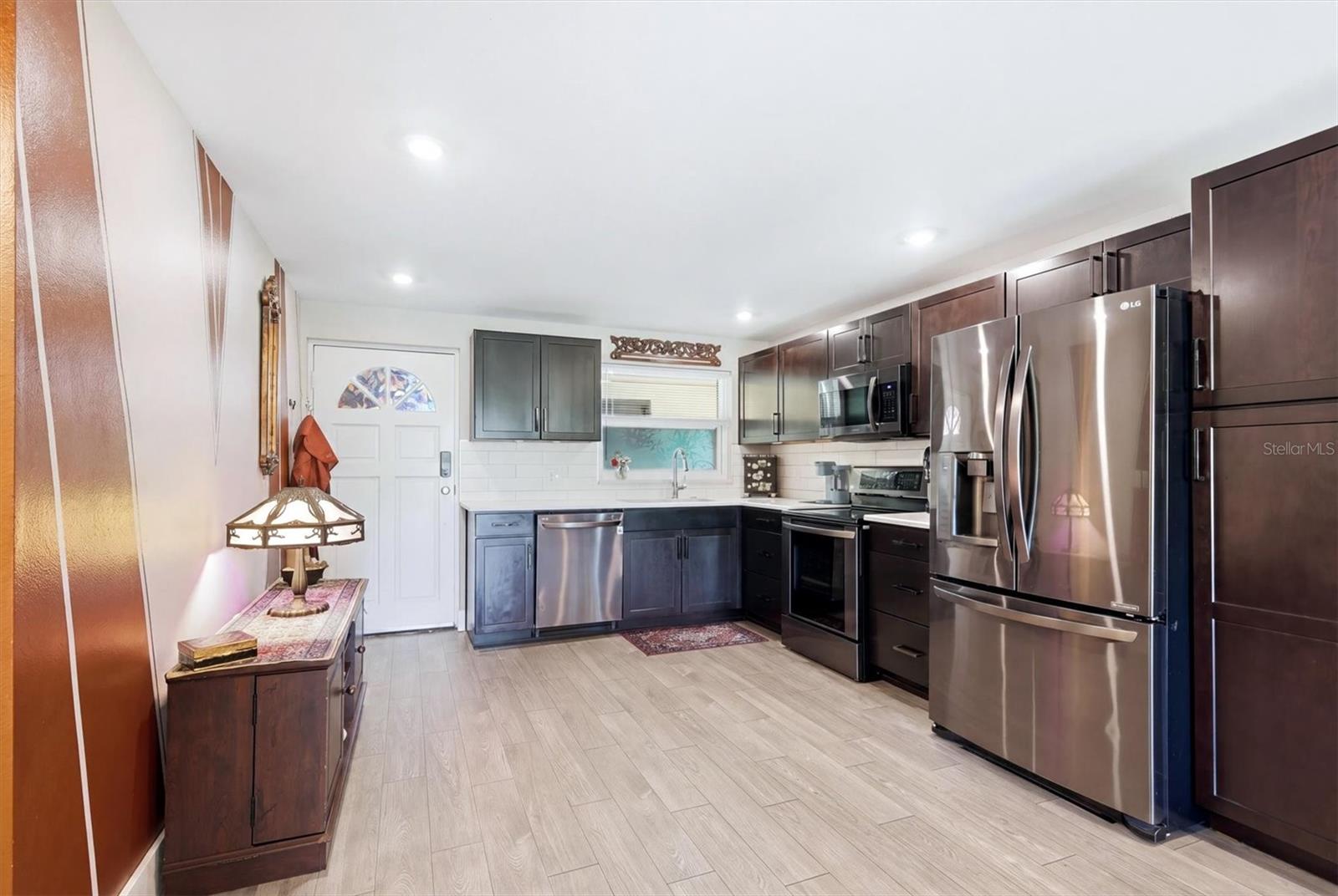 BAYOU HOUSE APTS - Residential