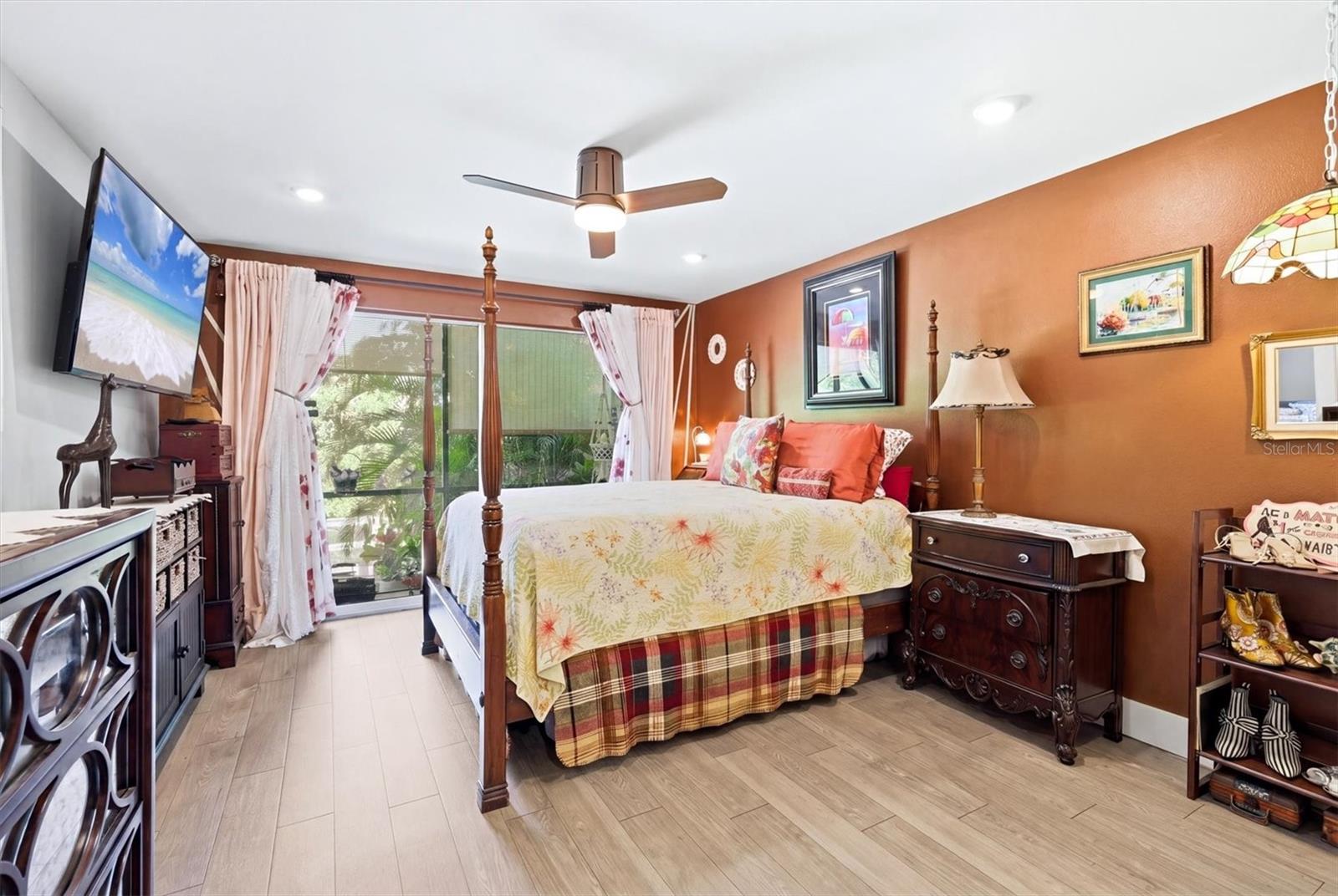 BAYOU HOUSE APTS - Residential