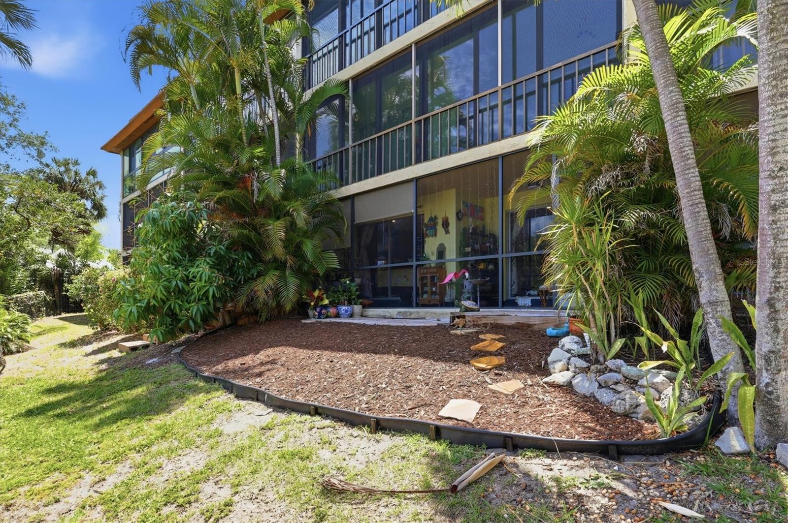 BAYOU HOUSE APTS - Residential