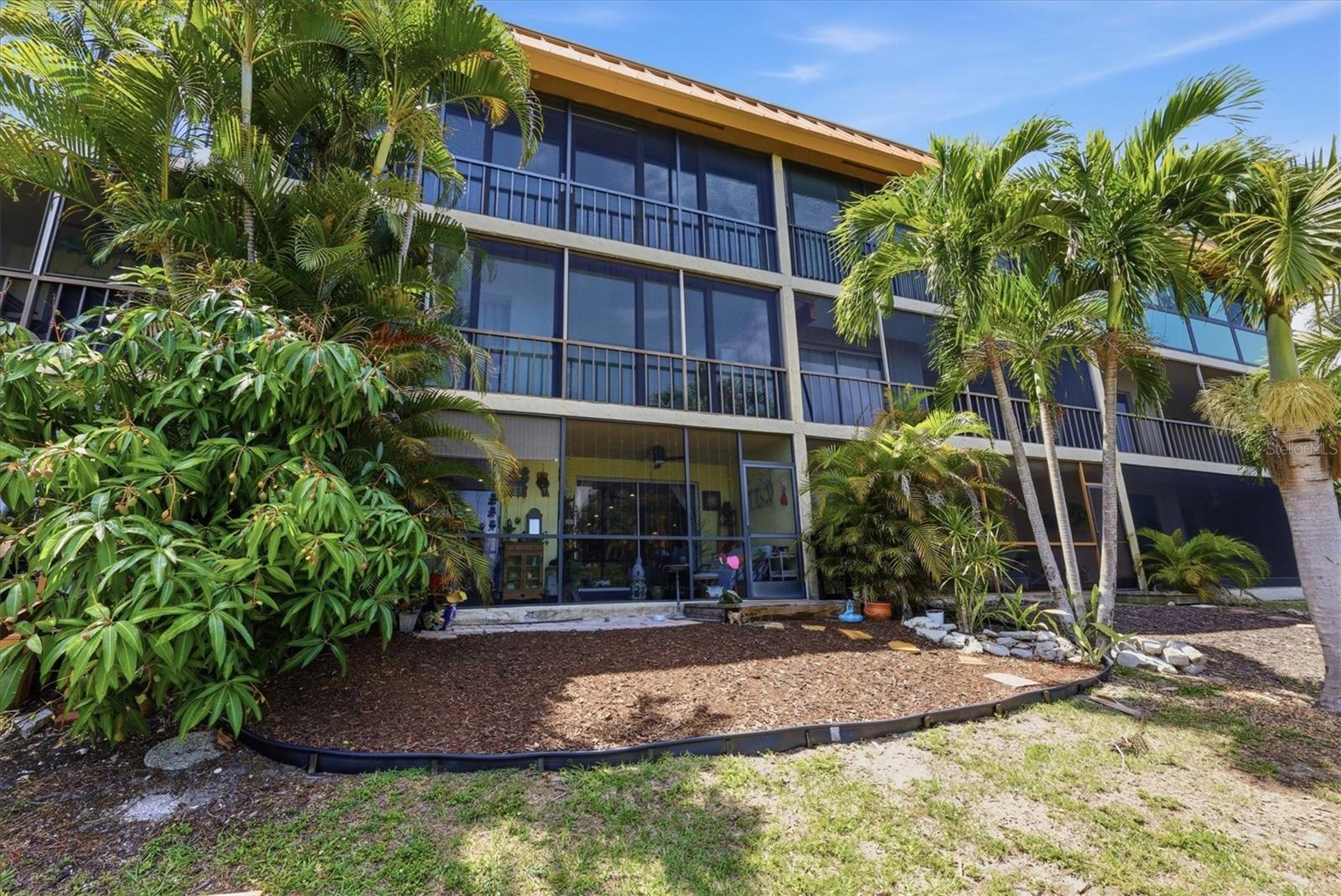 BAYOU HOUSE APTS - Residential