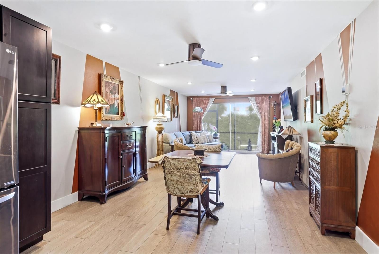 BAYOU HOUSE APTS - Residential